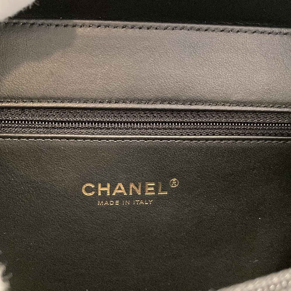 CHANEL Caviar Vanity Filigree Medium CC Case - Picture 10 of 12